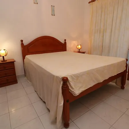 Lena Villa *